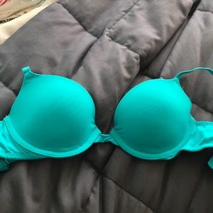 VICTORIA SECRET WEAR EVERYWHERE DEMI BUST 32A